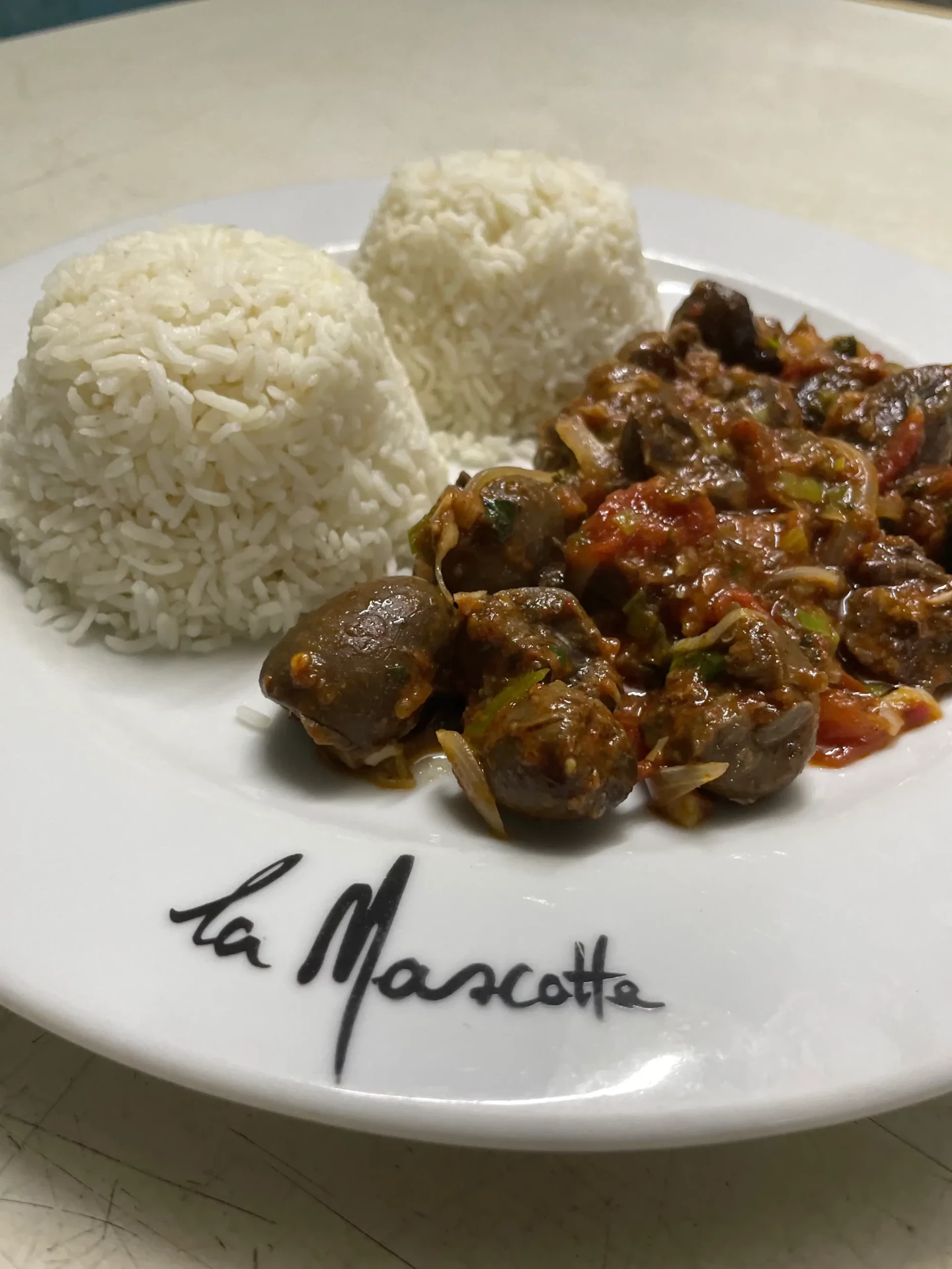 Gésiers de poulet sauce tomate au riz blanc — Couba Club